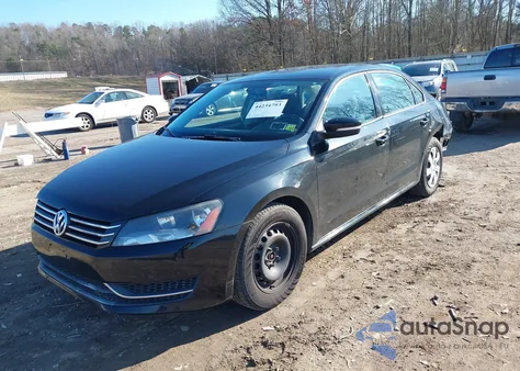 2013 Volkswagen Passat 2.5L S z USA, uszkodzony, nr VIN 1VWAP7A39DC124111